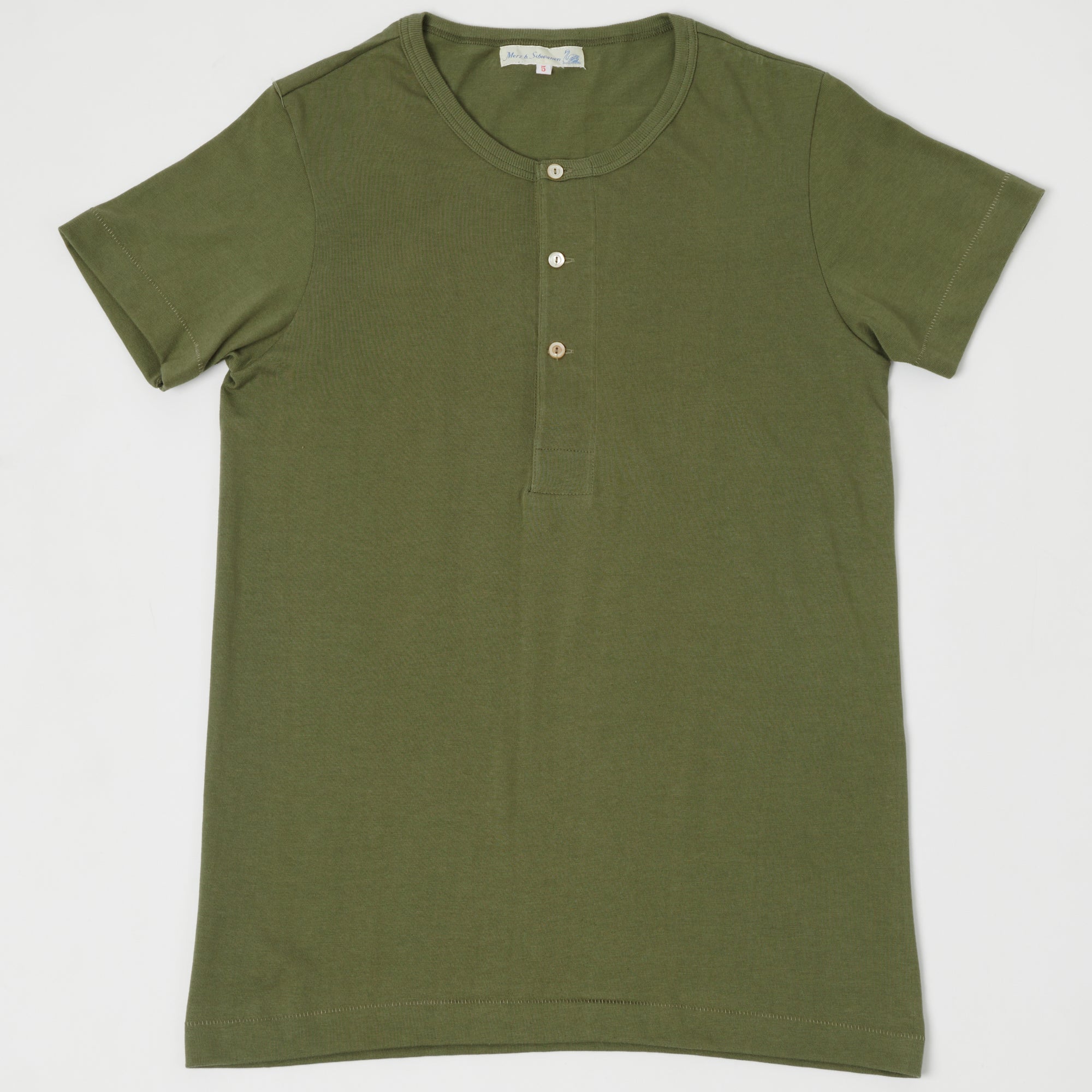 Merz b. Schwanen 204 Archive - Button Facing Tee - Army Green