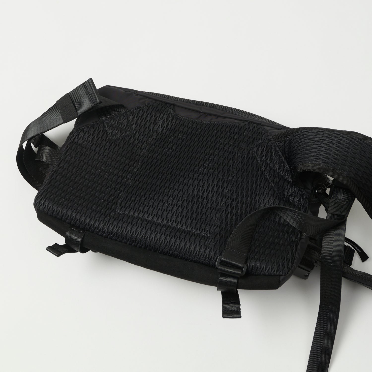 Indispensable IDP Sling Bag Snatch Econyl - Black