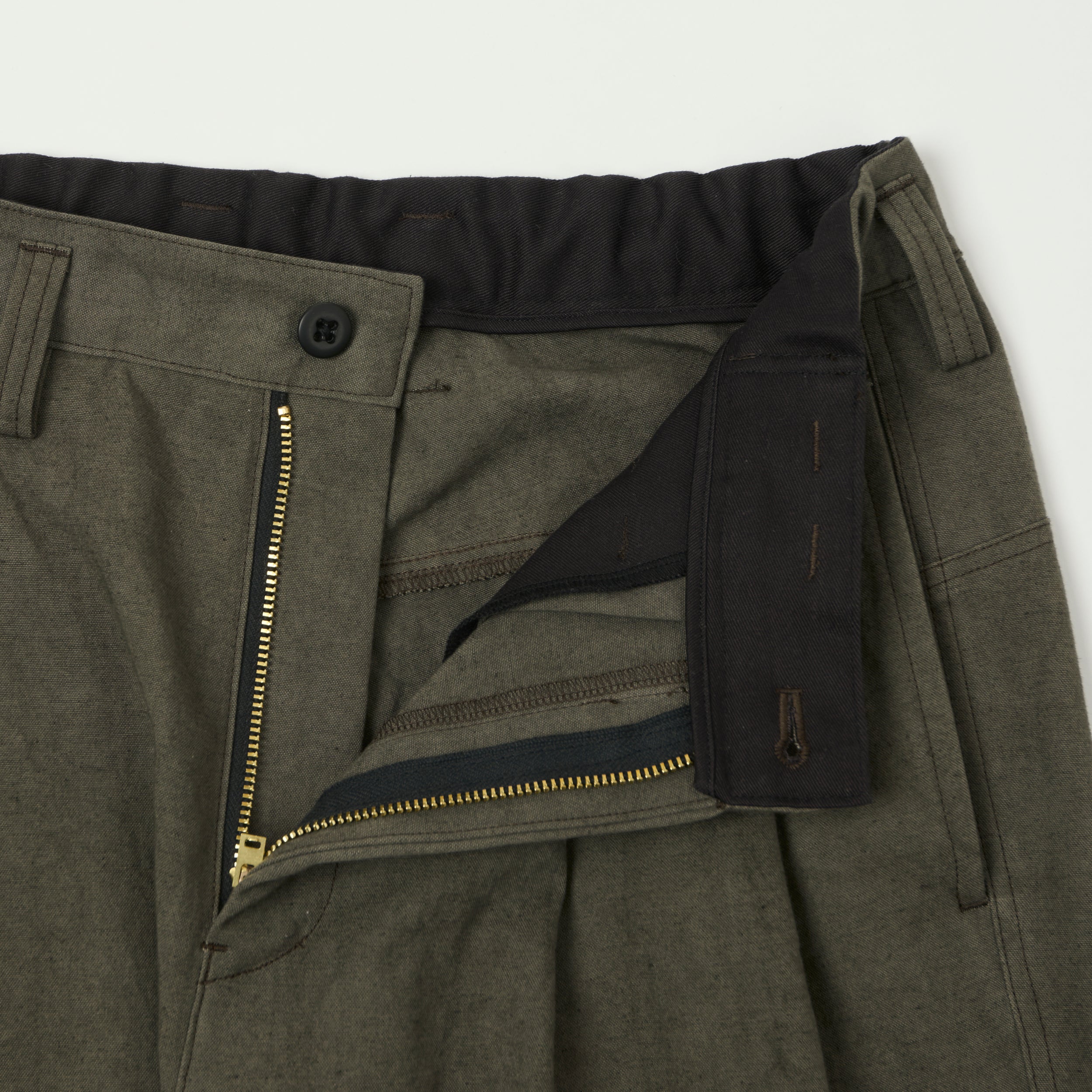 Jackman Sulfur Dyed Canvas Pleated Trousers - Dark Moss Gray