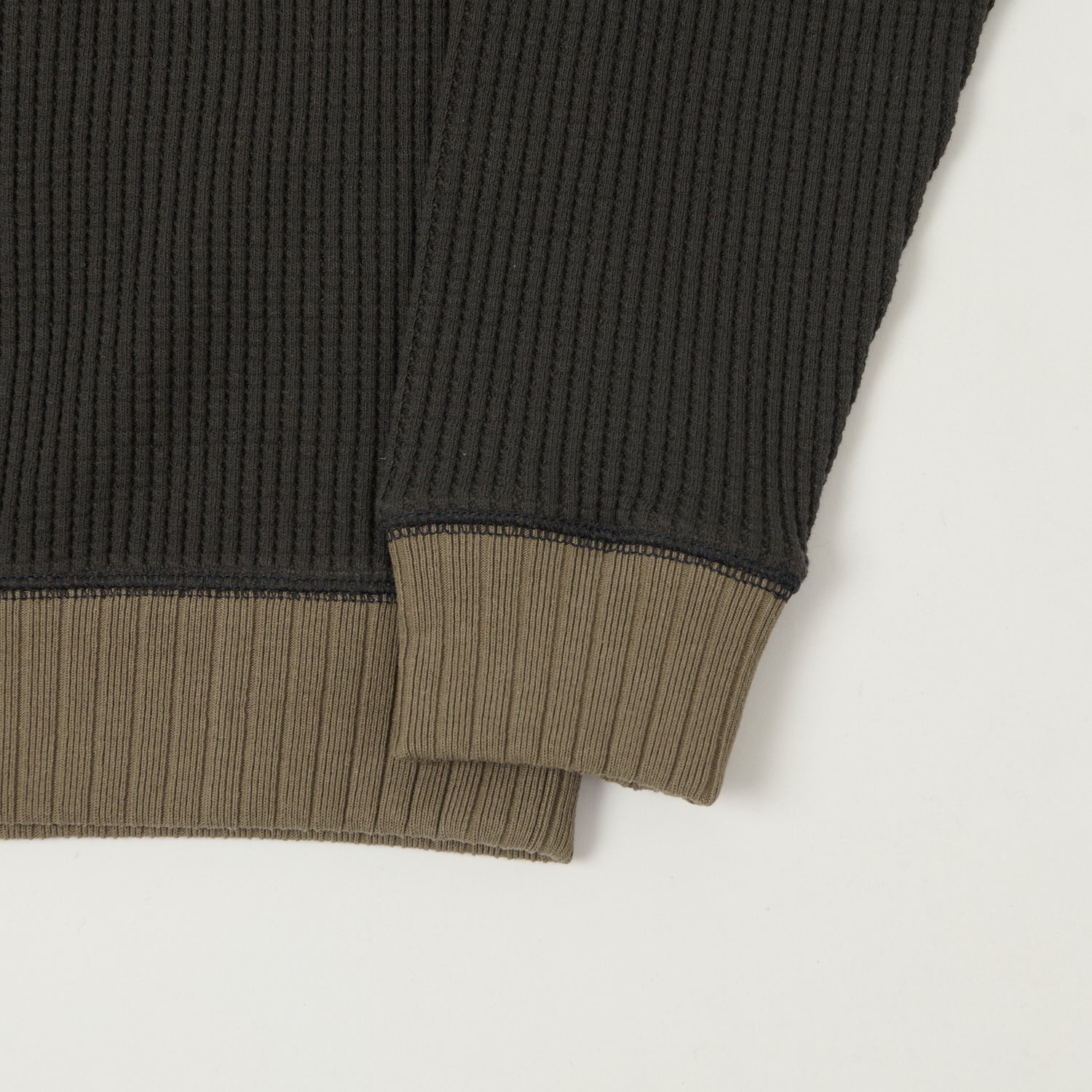 JACKMAN バッファー Jackman Midneck Waffle Sweatshirt - Ink Black/Sepia – SON OF A STAG