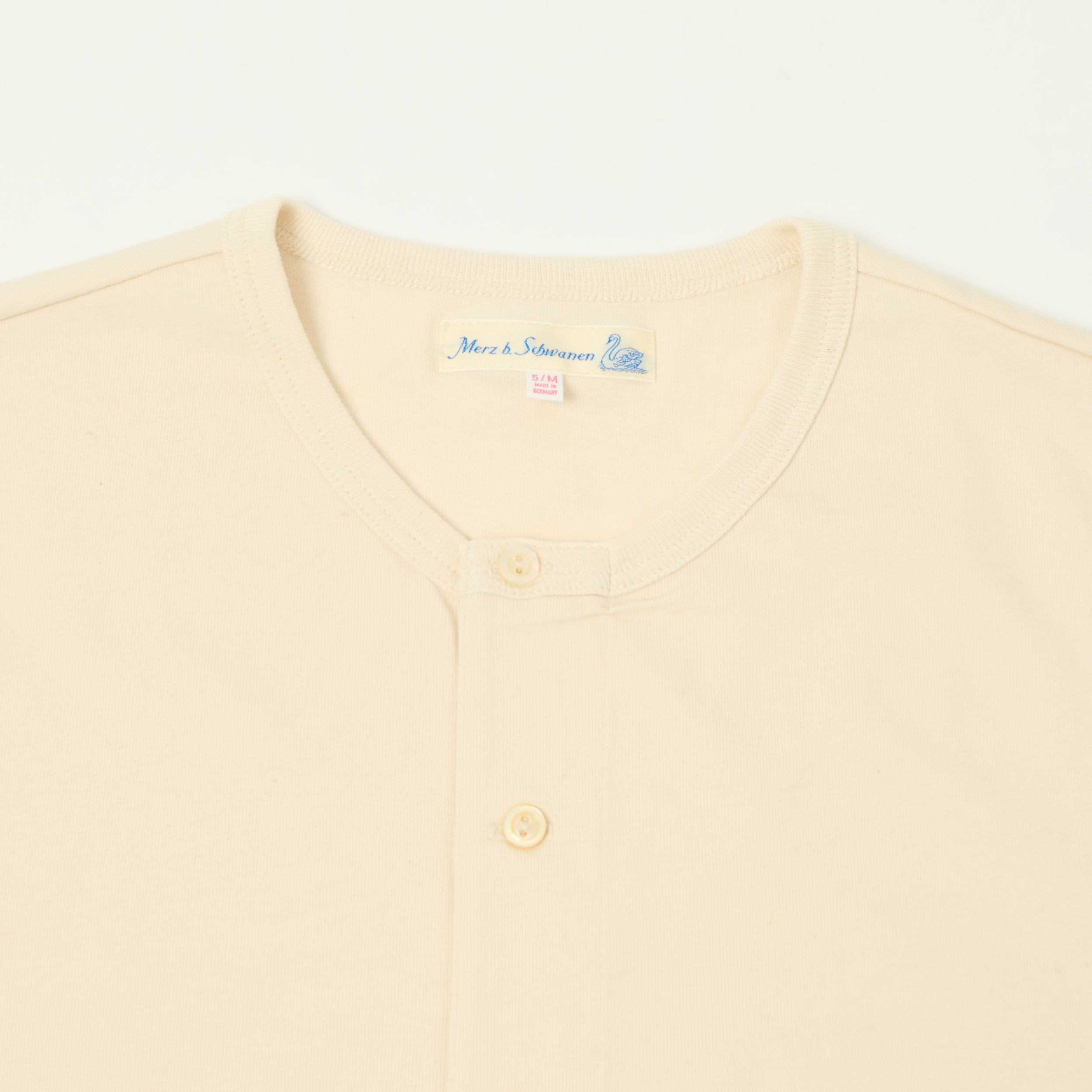 Merz b. Schwanen 2M07 Short Sleeve Henley - Nature