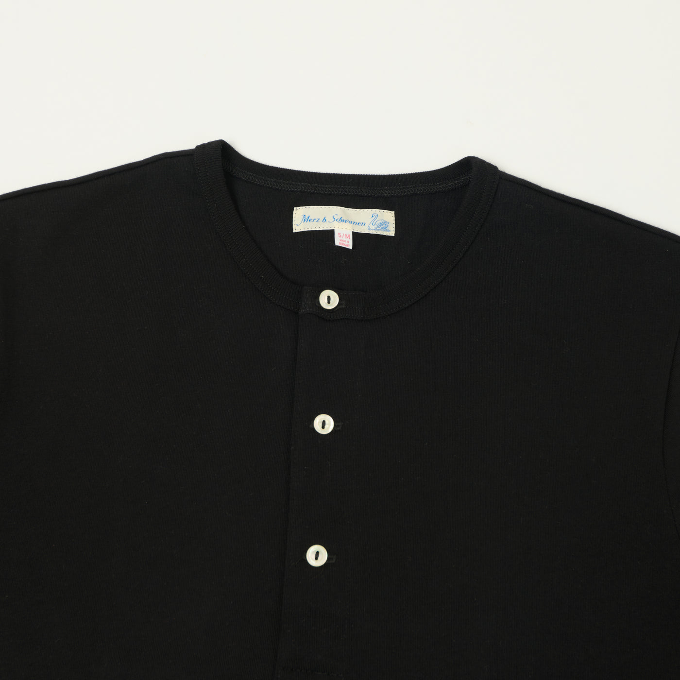 Merz b. Schwanen 2M07 Short Sleeve Henley - Deep Black