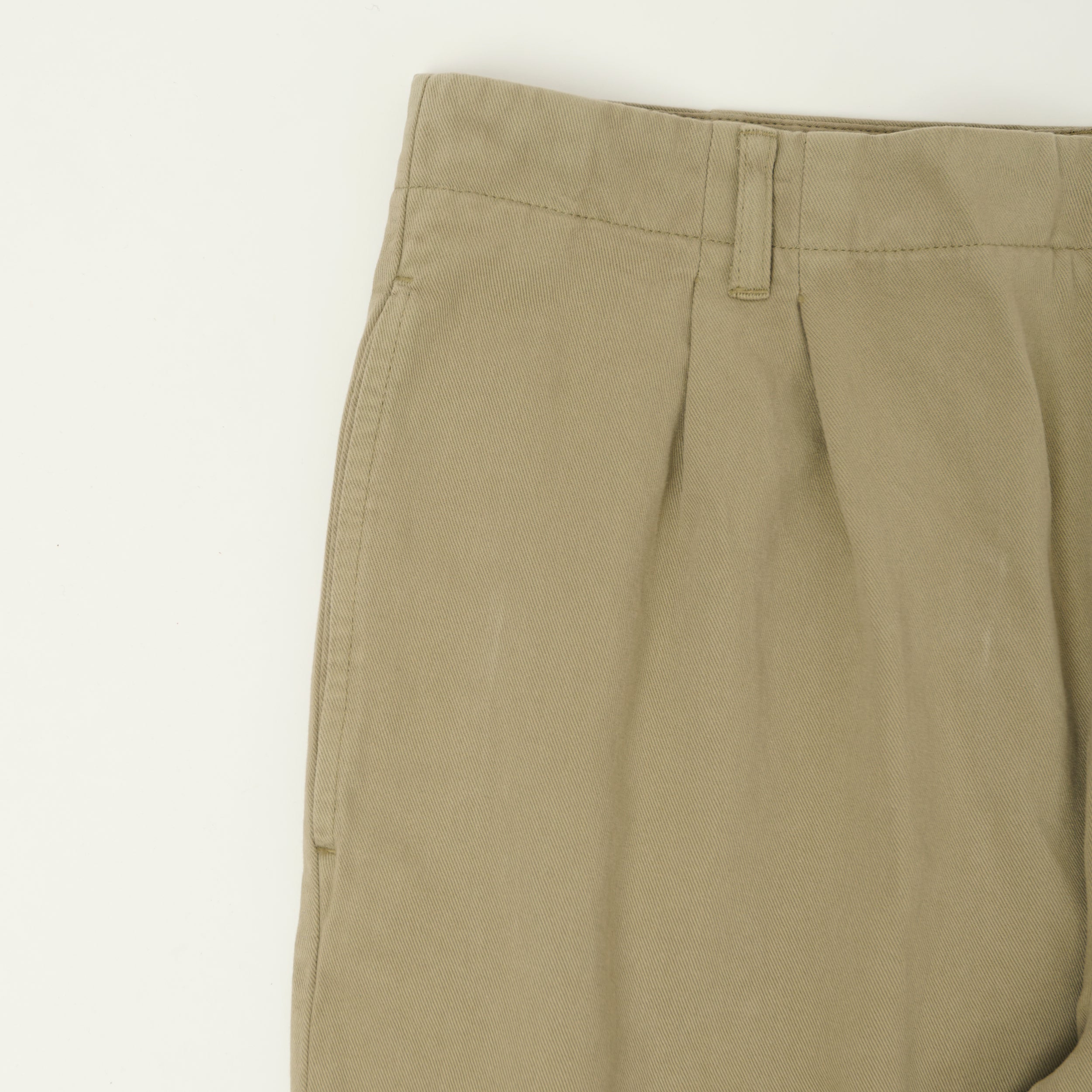 Merz b. Schwanen 'Good Basics' Pleated Twill Trouser - Vintage Army