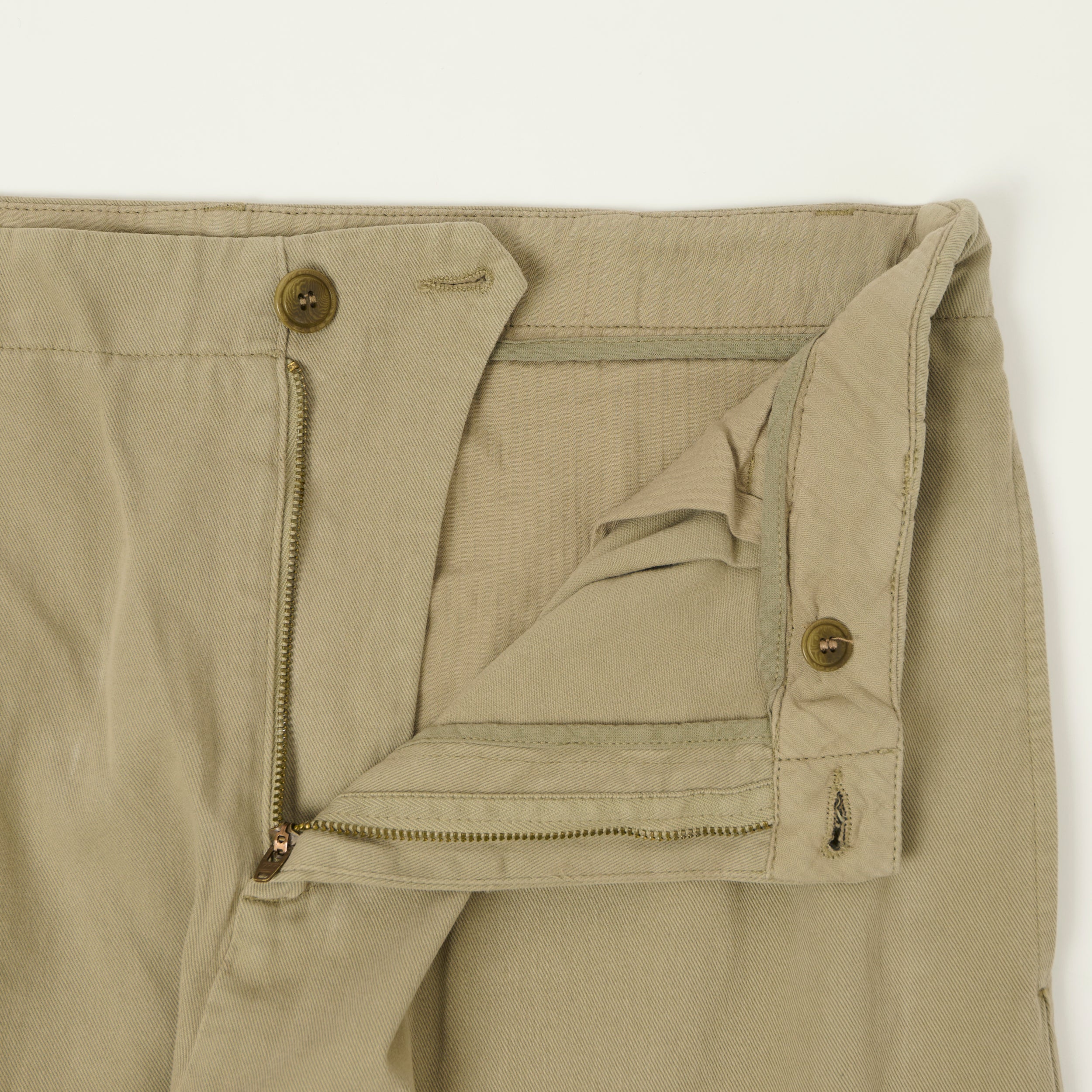 Merz b. Schwanen 'Good Basics' Pleated Twill Trouser - Vintage Army