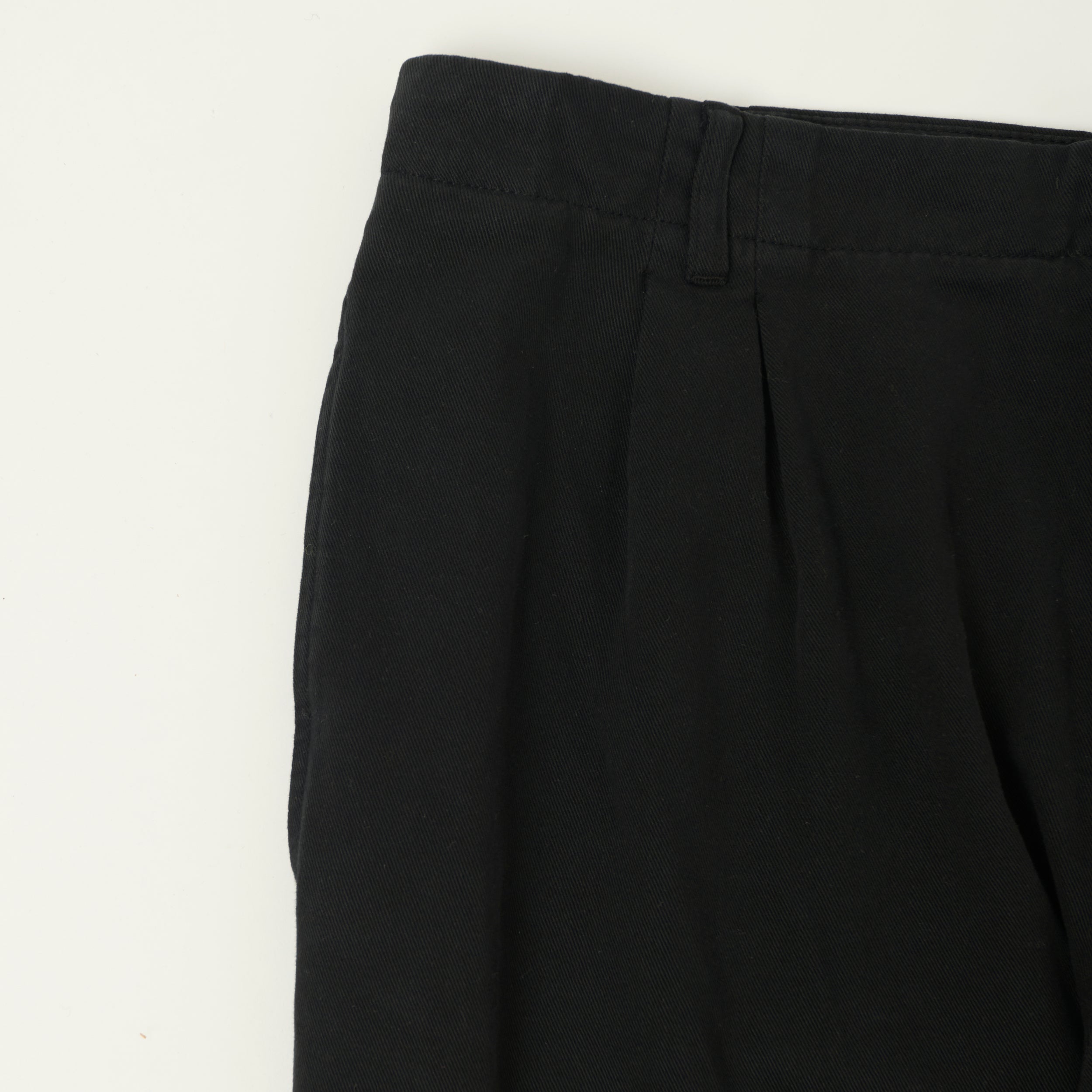 Merz b. Schwanen 'Good Basics' Pleated Twill Pants - Deep Black