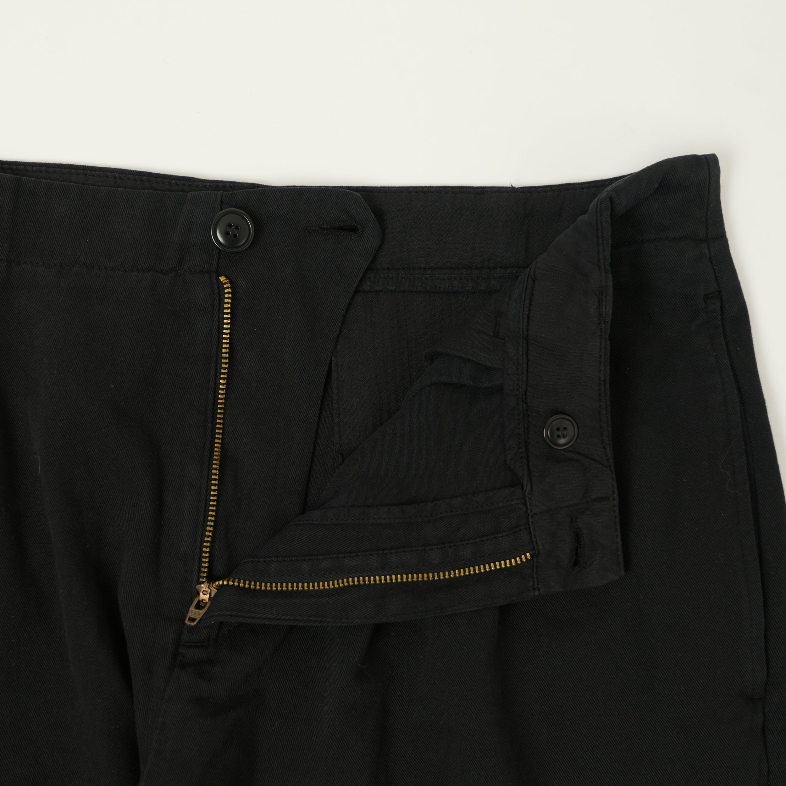 Merz b. Schwanen 'Good Basics' Pleated Twill Pants - Deep Black