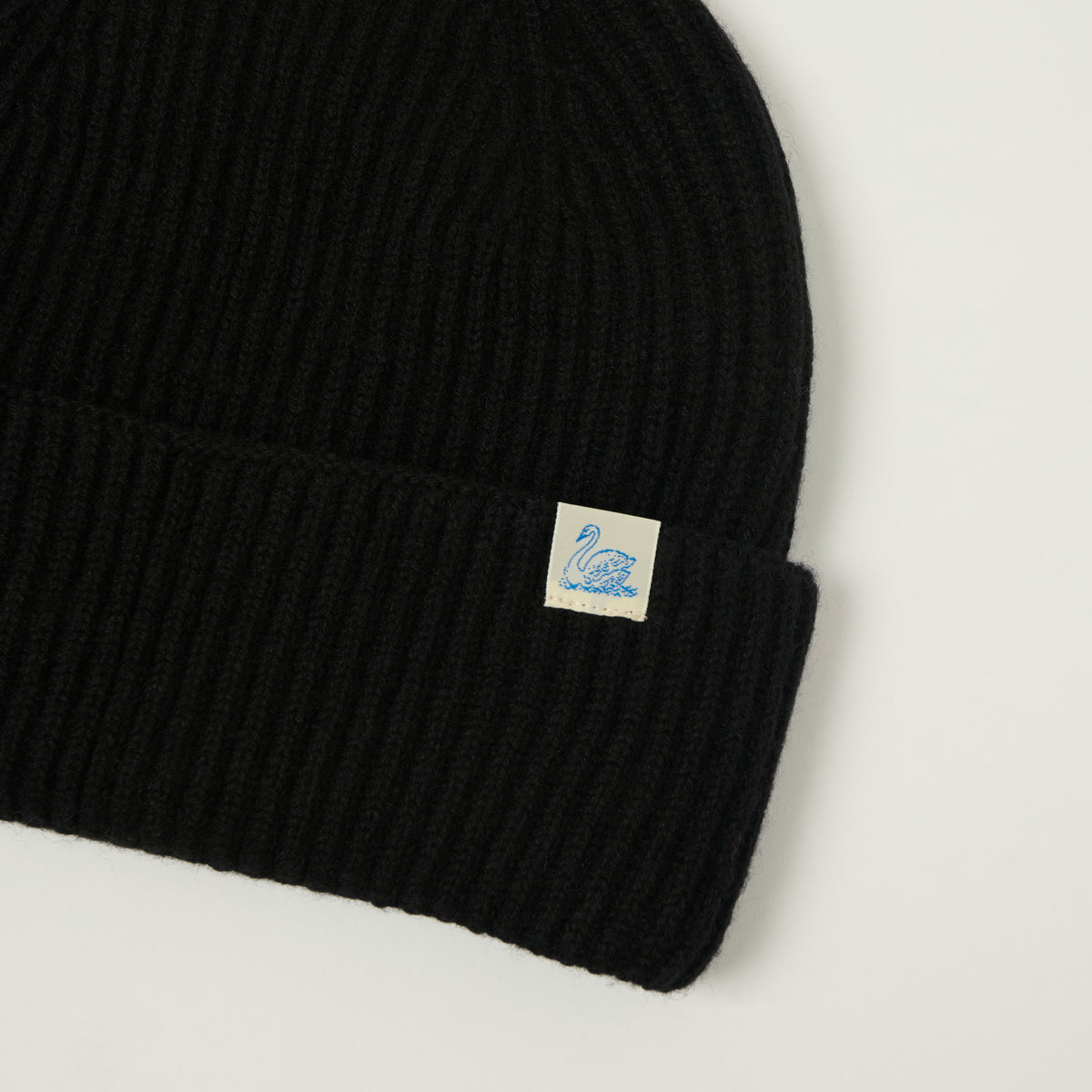 Merz b. Schwanen Merino-Silk-Cashmere Blend Beanie - Deep Black