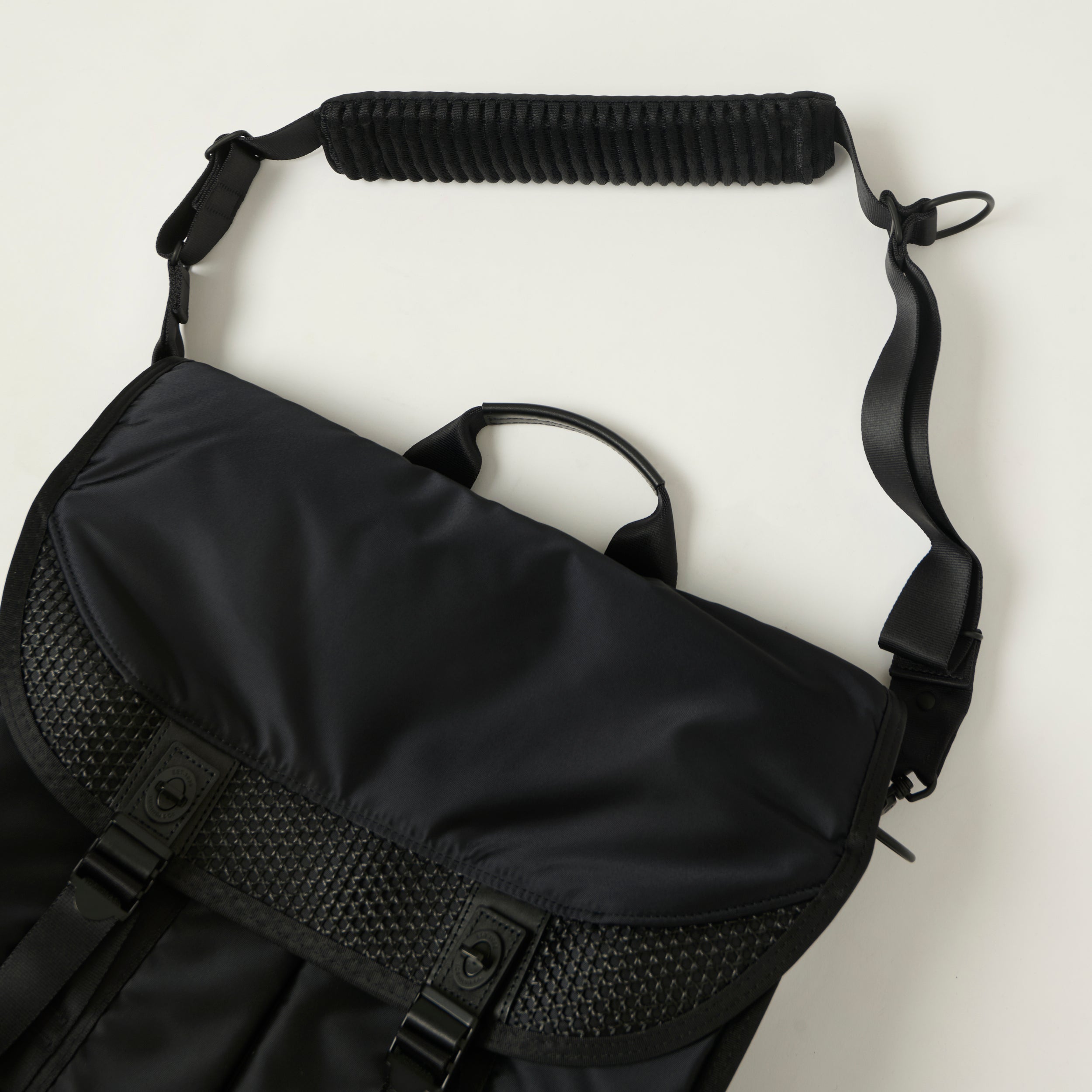 Porter Yoshida & Co Bounce Messenger Bag - Black