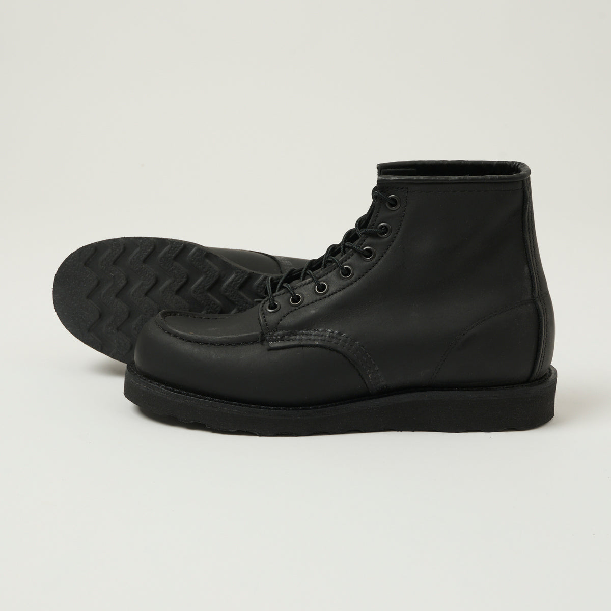 Red Wing 8074 Classic Moc Toe Boot - Black Harness