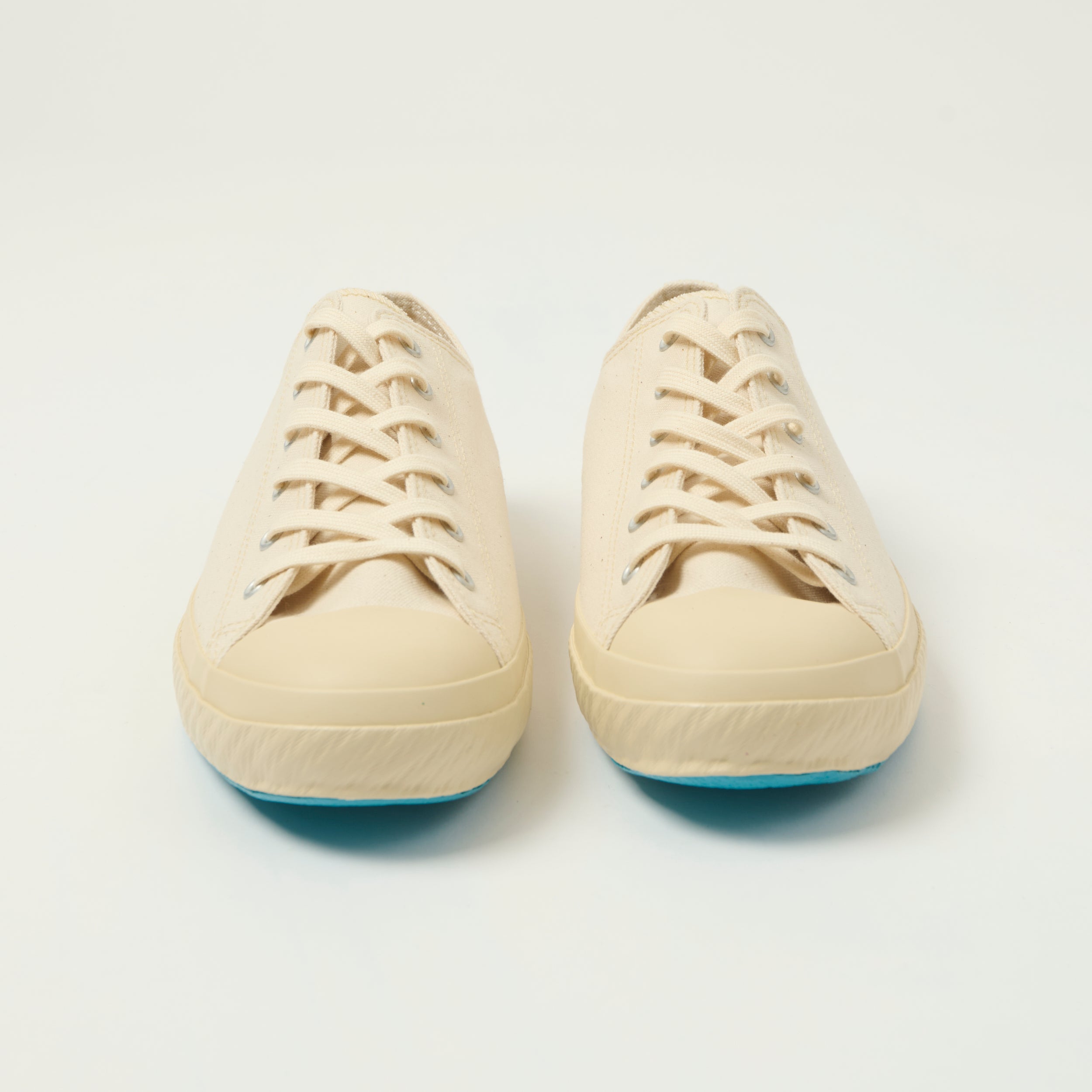 Shoes Like Pottery Low Canvas Trainer - White