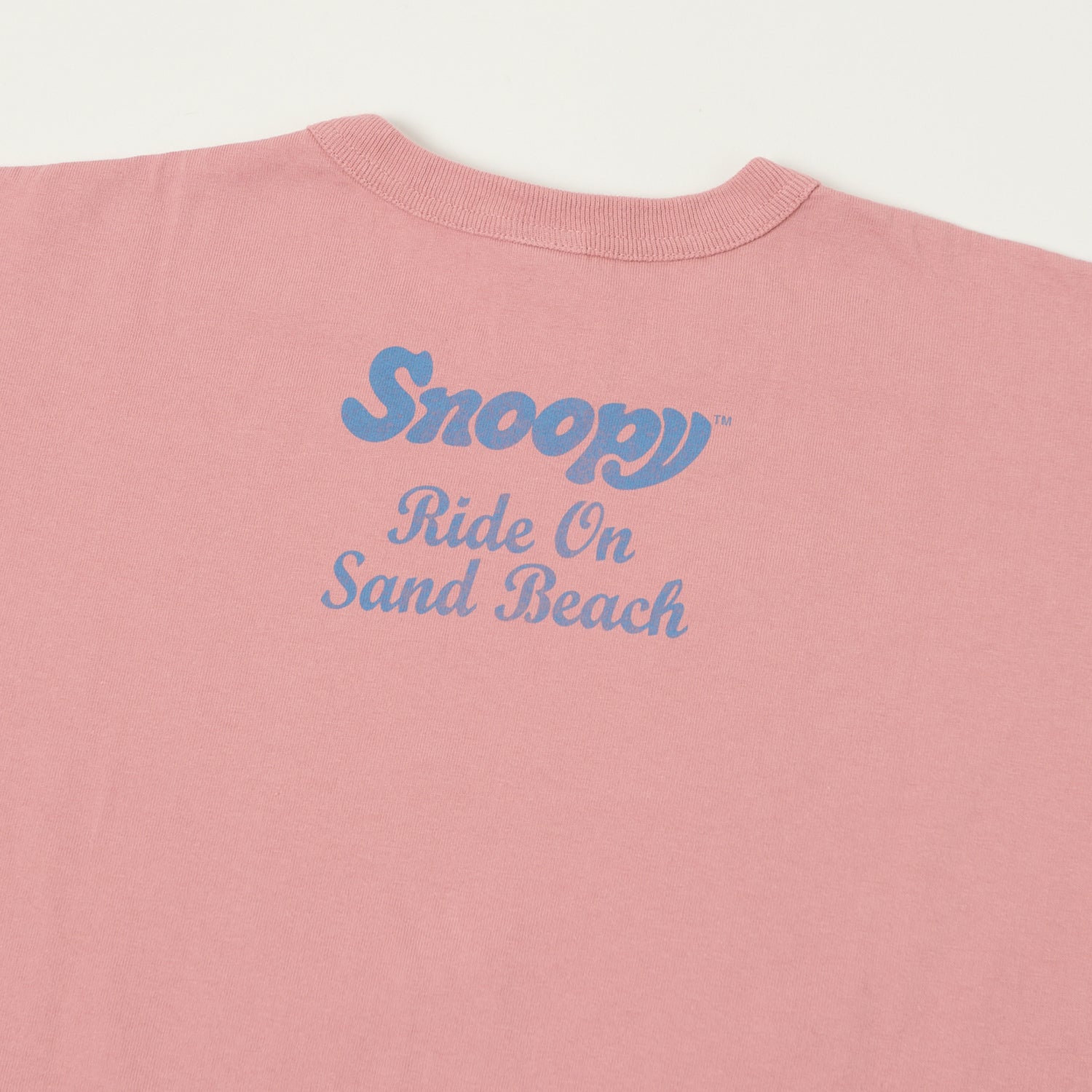 TOYS McCOY Snoopy 'Ride On Sand Beach' T-Shirt - Pink