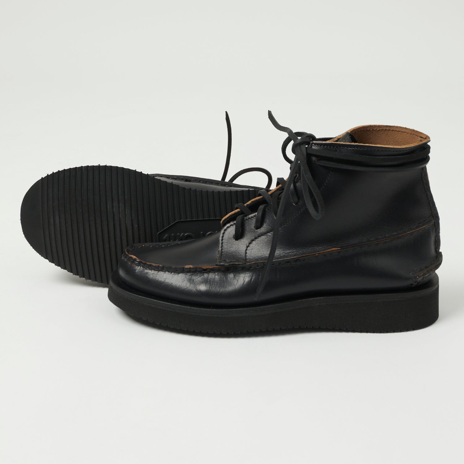 Yuketen All Handsewn Maine Guide 6 Eye Boot - G Black