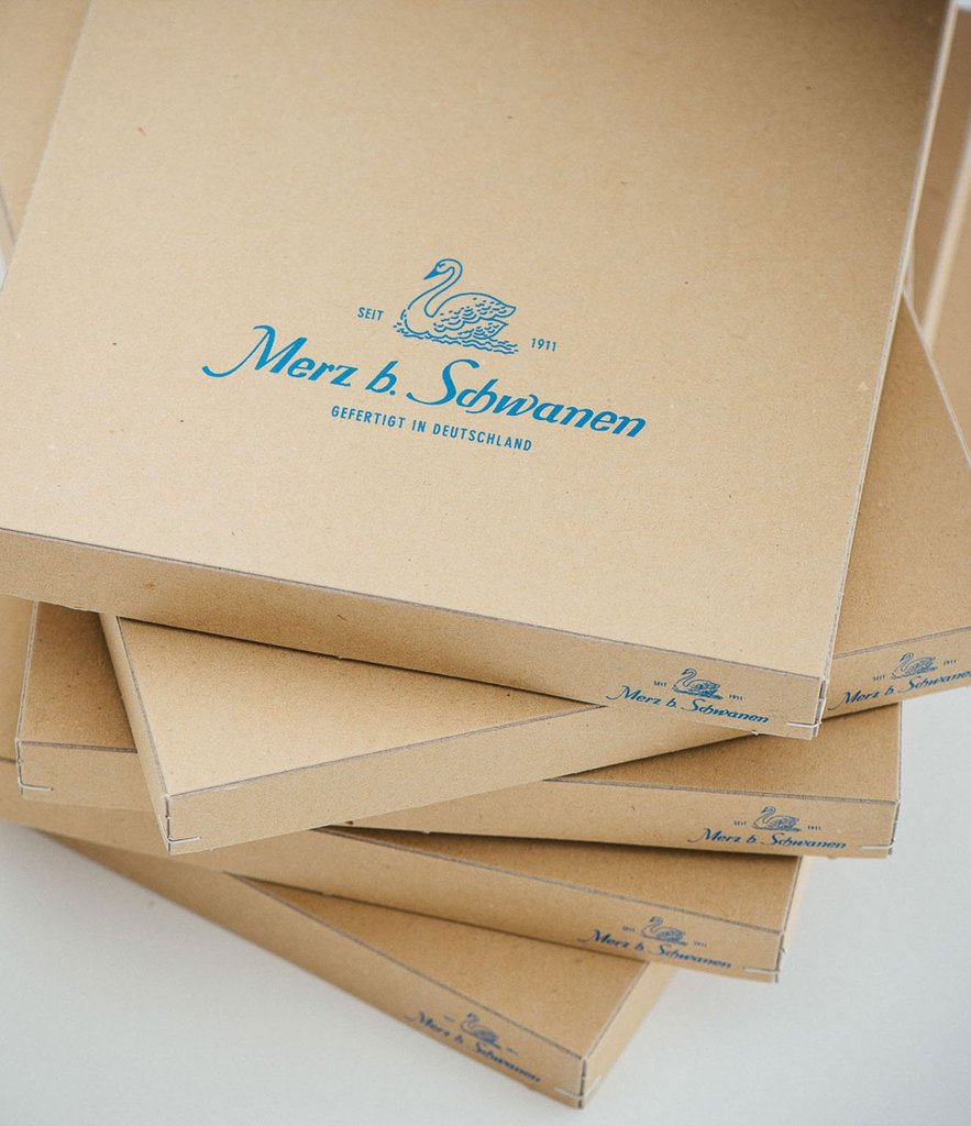 Merz b. Schwanen 103 Lightweight Short Sleeve Henley - Deep Black