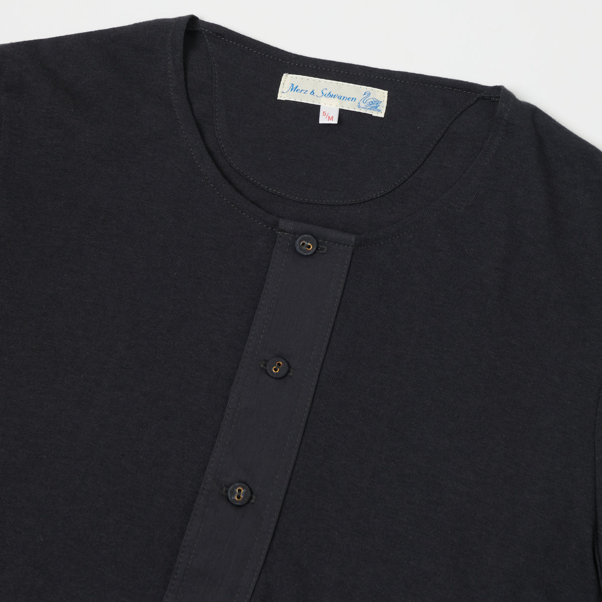 Merz b. Schwanen 'The Originals' 103 Lightweight Short Sleeve Henley - Charcoal
